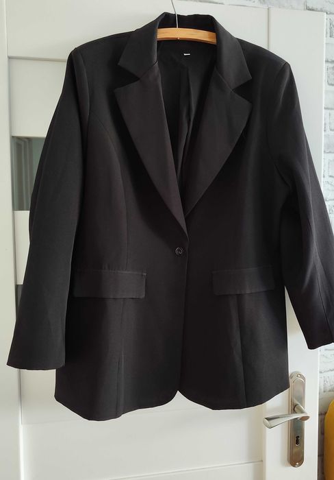Czarna marynarka oversize