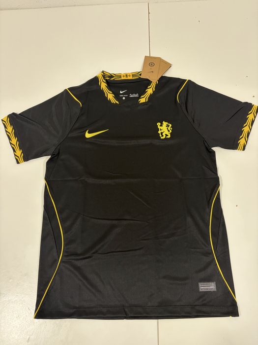 Camisolas de futebol tamanhos M e L
