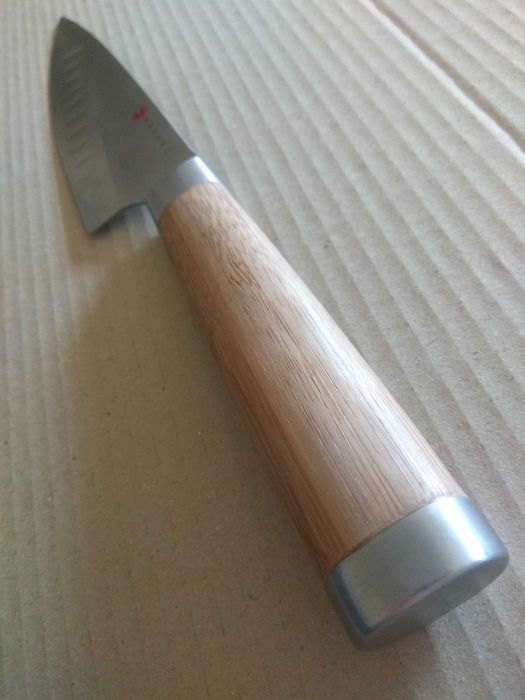 Нож 17 см. с бамбуковой ручкой