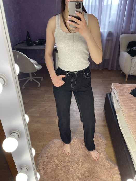 Чёрные джинсы