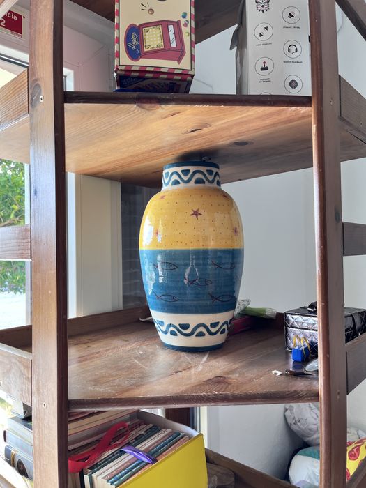 Urgente  Armario de canto em madeira macica