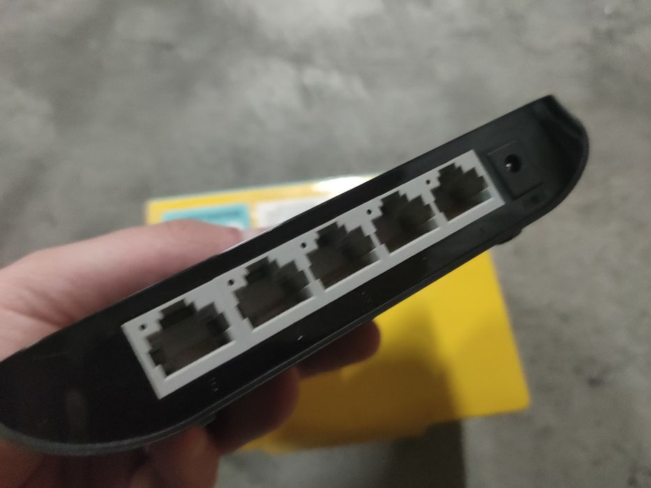 Switch de rede 5 docas da Tp link novo64286057024515123