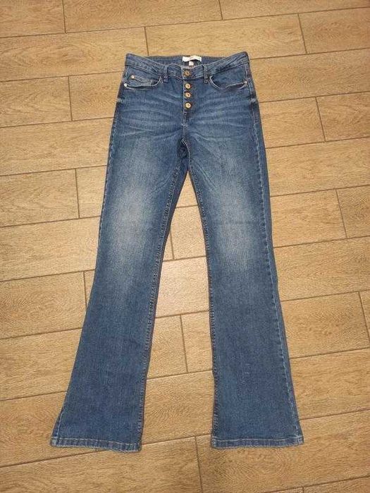 Джинси кльош на високу дівчину