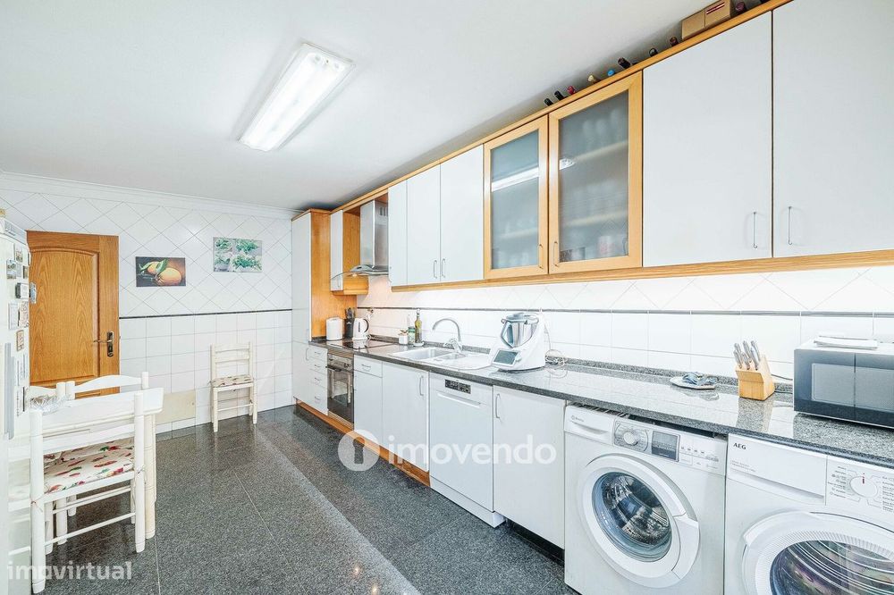 Apartamento T4 exclusivo, com estacionamento e terraço, em Belém
