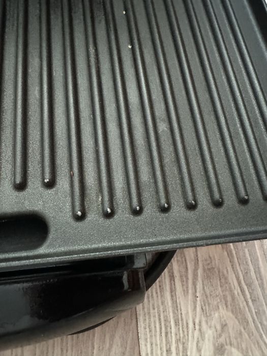 Гриль Tefal в робочому стані