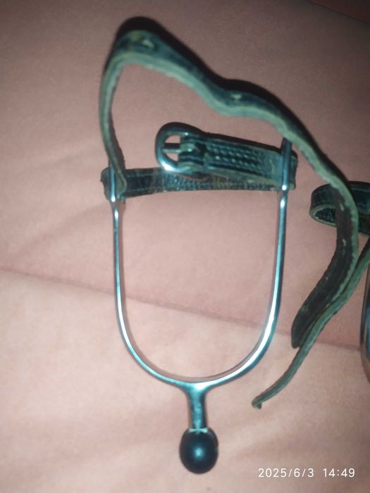 Шпори на взуття для управляння конем