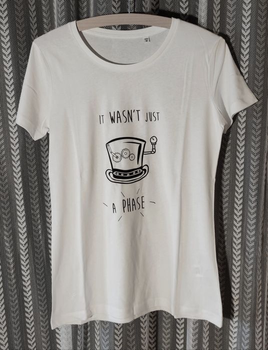 T-shirts  "Não Era Apenas Uma Fase" brancas mulher