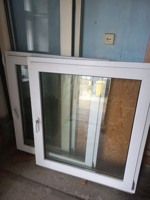 Продаються два вікна