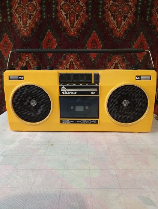 Кассетный магнитофон