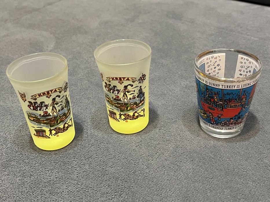 Pamiątkowe kieliszki dla kolekcjonerów (19 sztuk)