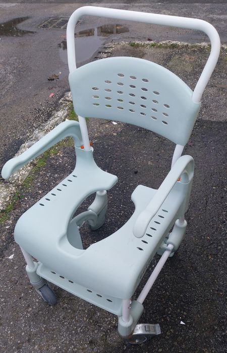 Cadeira banho e sanitária  ETAC