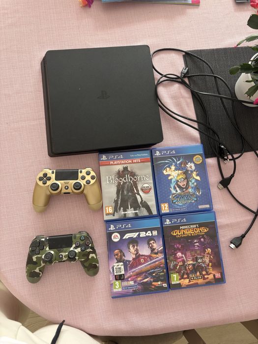Playstation 4 500 GB + 2 pady graits gry