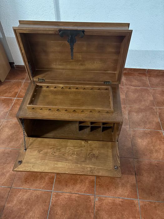 Arca garrafeira em madeira