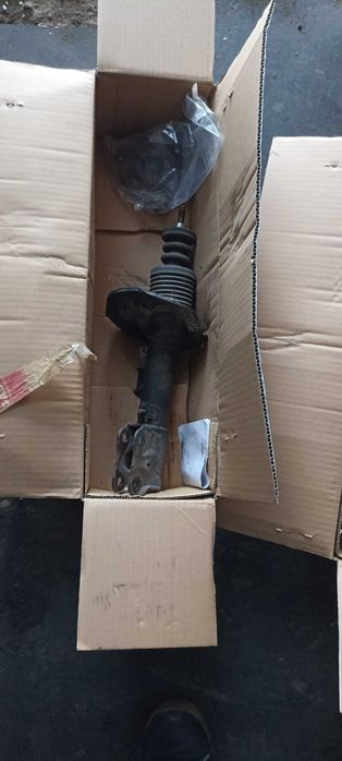 Стойка амортизатор передня Mitsubishi Lancer X