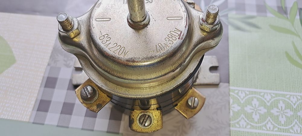 Пакетний перемикач ПВ3-60-У3 63А-220В/40А-380В