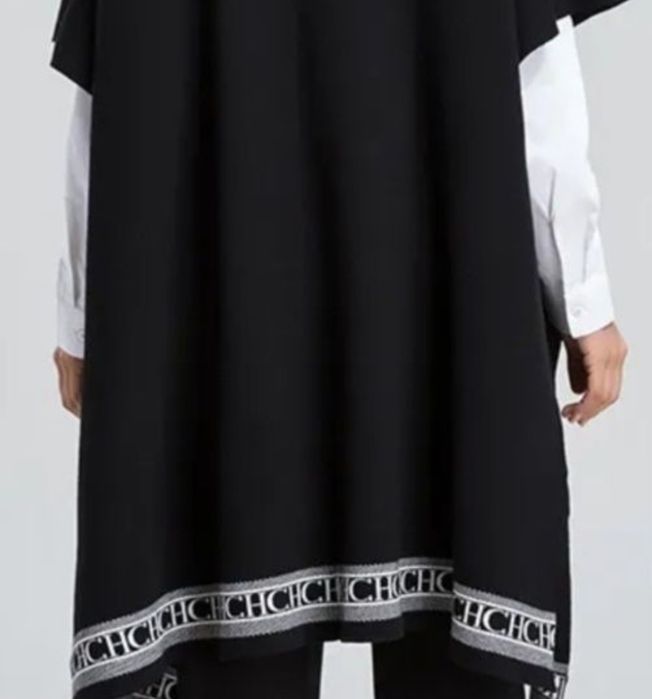 Poncho como novo carolina herrera