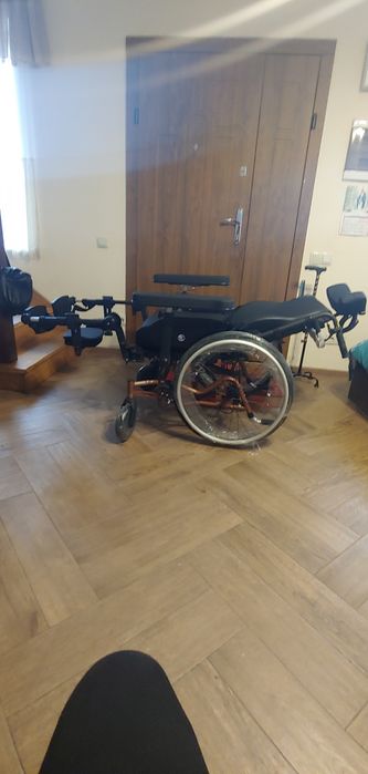 Продам нову  інвалідну коляску Vermeiren  Inovys 2 .