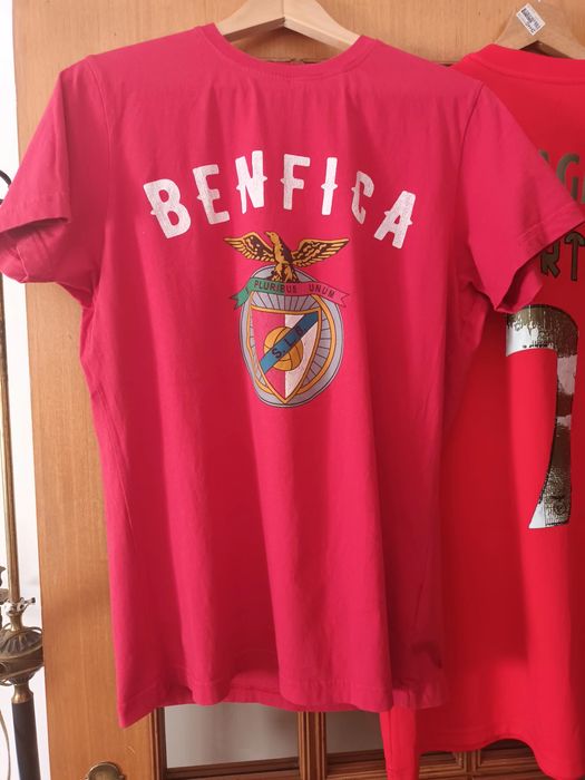 Duas camisolas oficiais do Benfica
