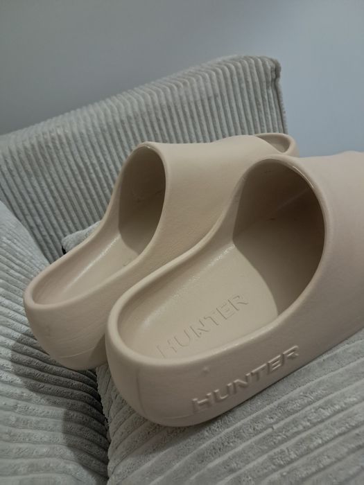 Hunter klapki damskie kremowe 42