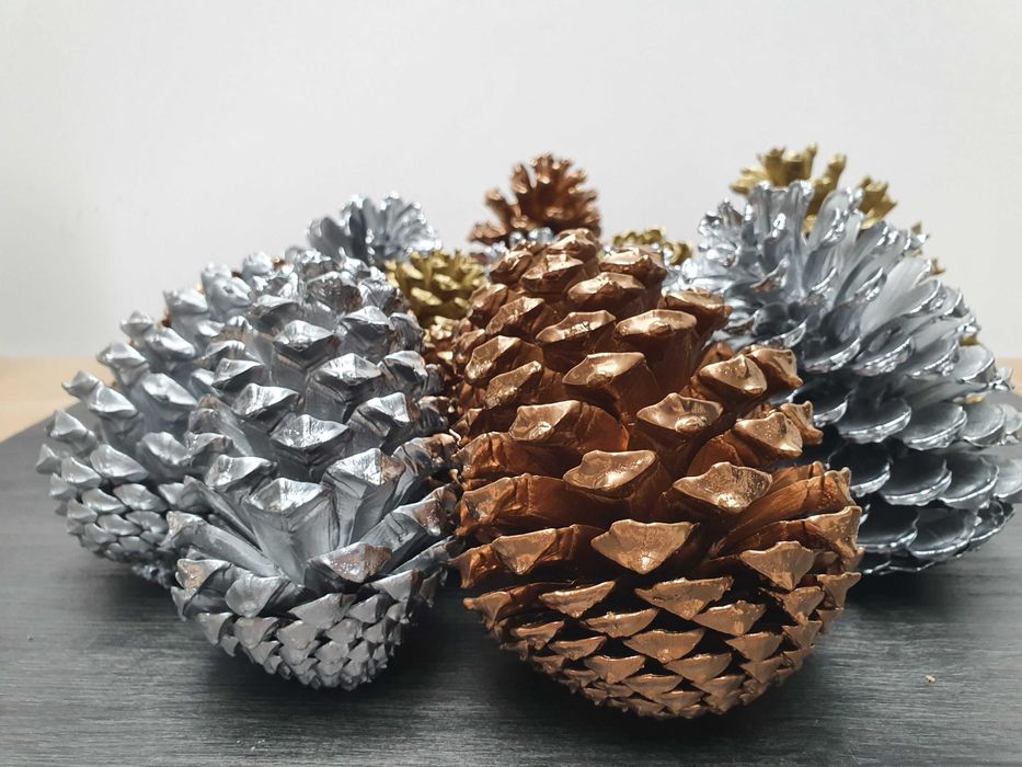 Pinhas pintadas para decoração - natal