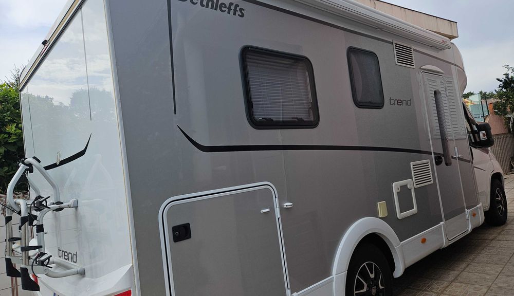 Autocaravana Dethleffs trend,perfilada,com 2327 km