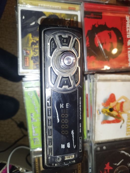 Продам автомагнитолу стан не відомий за 100 гривень.