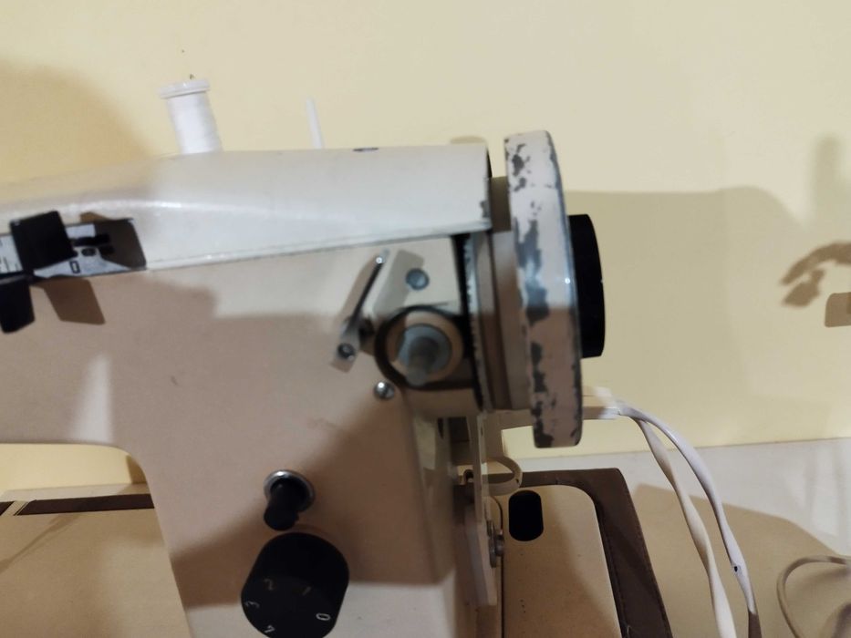 Maszyna do szycia - Predom Łucznik 466