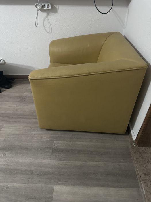 Conjunto de 2 sofas e 1 de tres lugares
