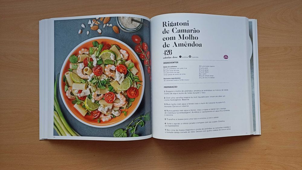 Livro de receitas "Let's Go Natural" dos restaurantes Go Natural