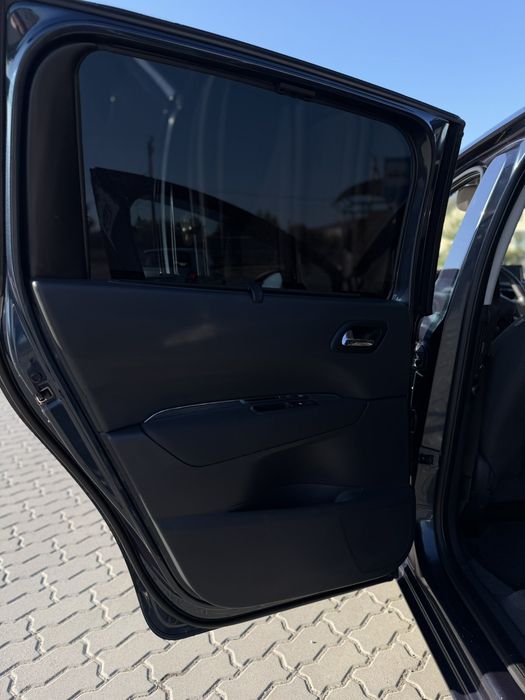 PEUGEOT 5008 2012