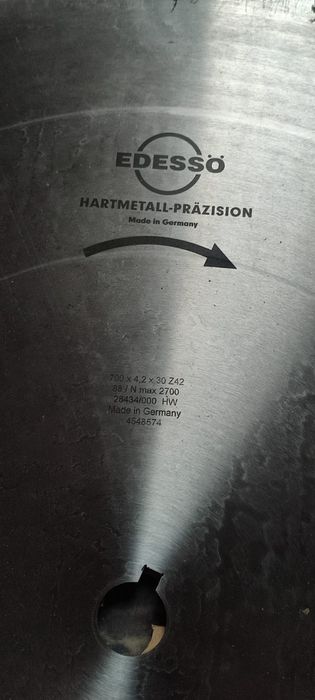 Диск по дереву 700*4,2*30