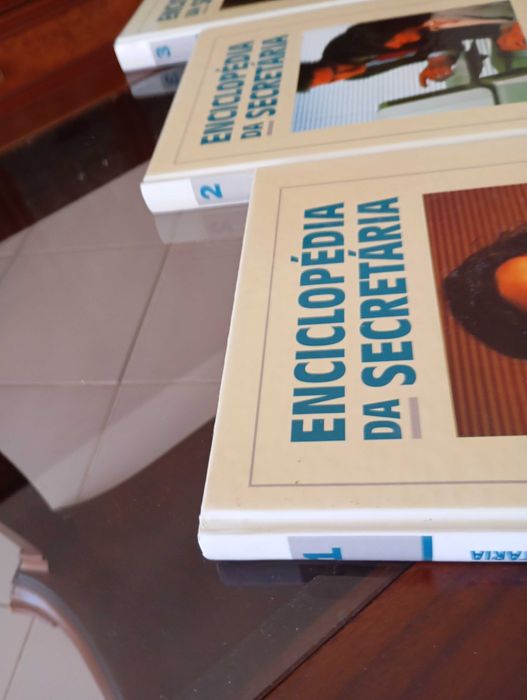 3 livros da Enciclopédia da Secretária
