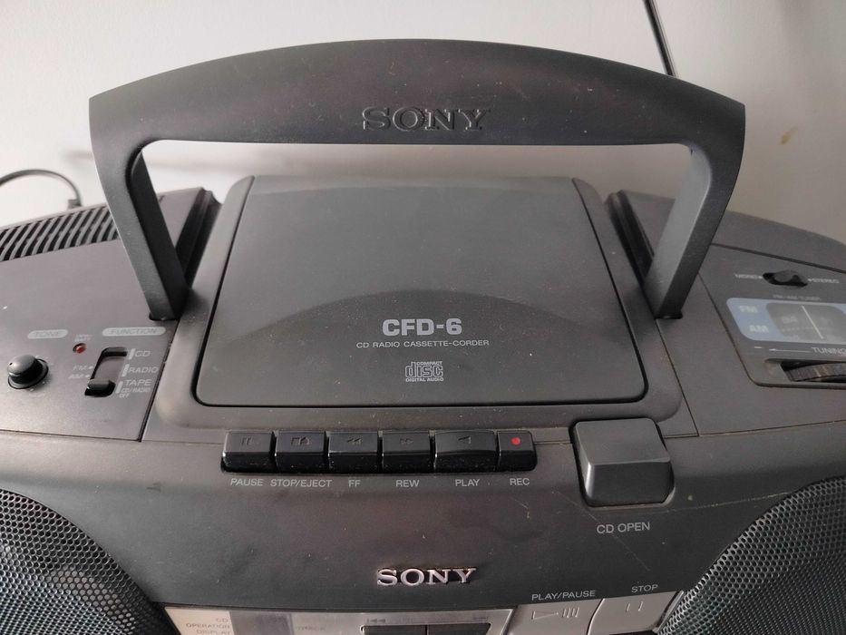 Sony CFD Radiomagnetofon z CD