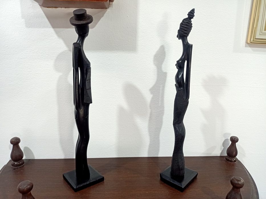 Estatuetas estátuas africanas esculpidas em madeira Pau preto casa quarto apartamento vivenda carro cozinha escritório gabinete sala.