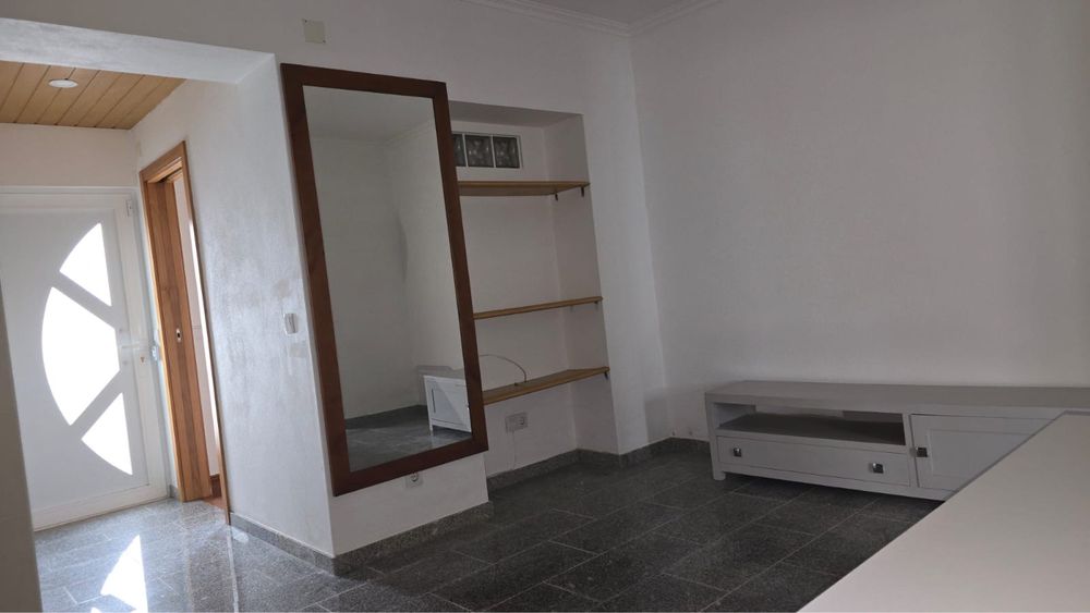 Casa térrea T1 Remodelada no Centro de Santarém- Junto ao W Shopping