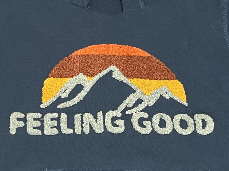 Sweatshirt bordada azul petróleo com carapuço