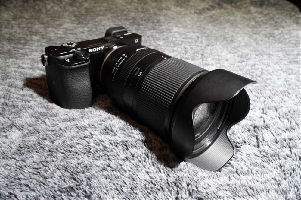 Sony A6100 + Tamron 18-300mm f/3.5-6.3 Di III-A VC VXD + duży zestaw akcesoria