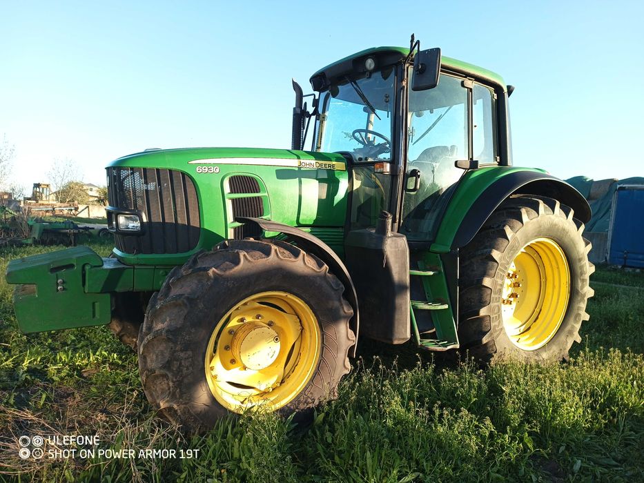 John Deere 6930.