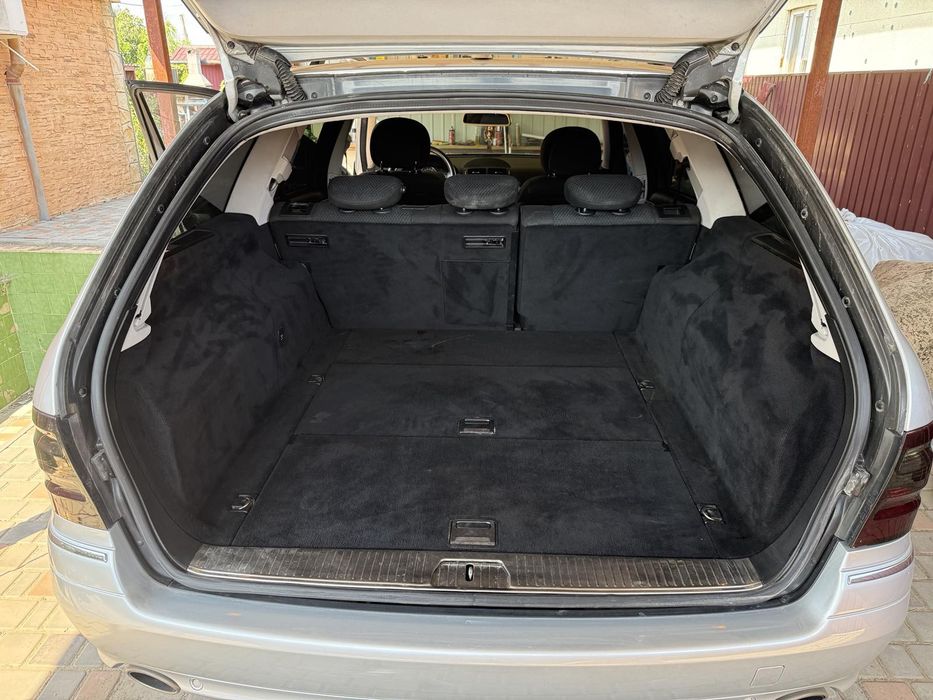 Mercedes-Benz E211 3.0D