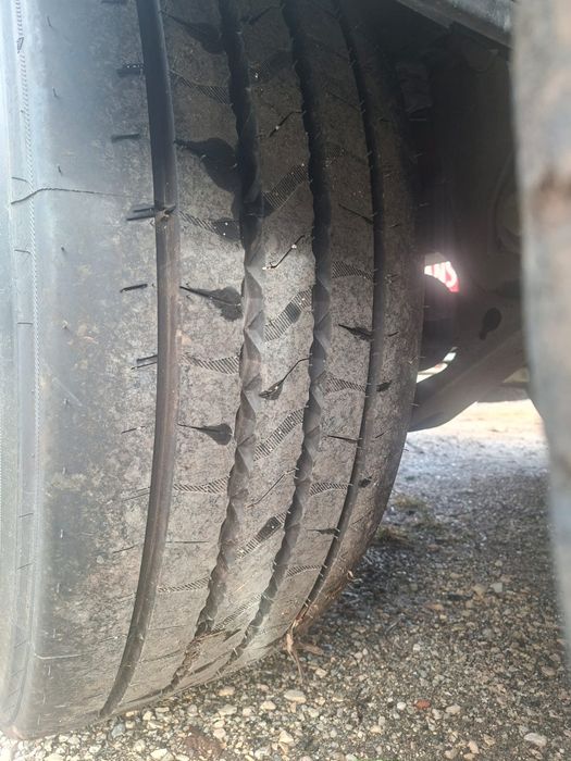 Conjunto Volvo com piso móvel