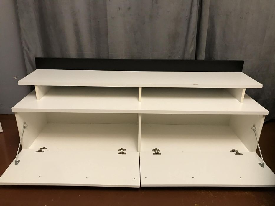 Meble do salonu w dobrym stanie.