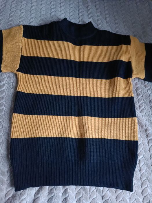 Светр новий в смужку  р.S