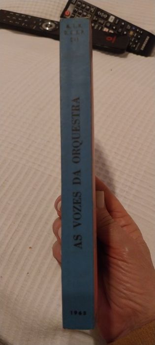 As Vozes da Orquestra,  da autoria de Carlos Edgard, é um livro educat
