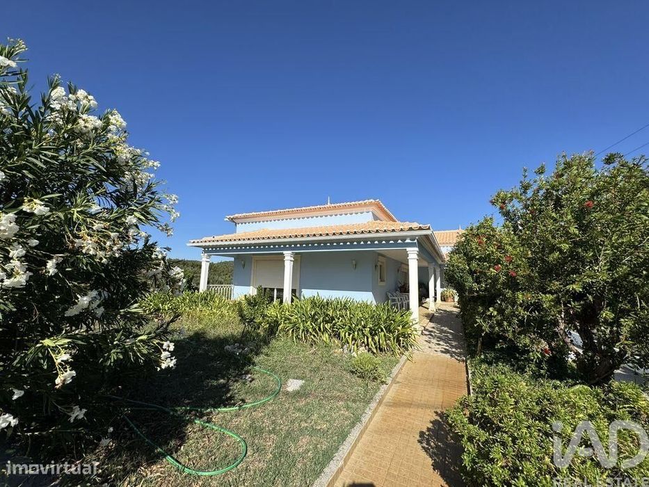 Moradia isolada T4 em Serra e Junceira de 204,5 m2
