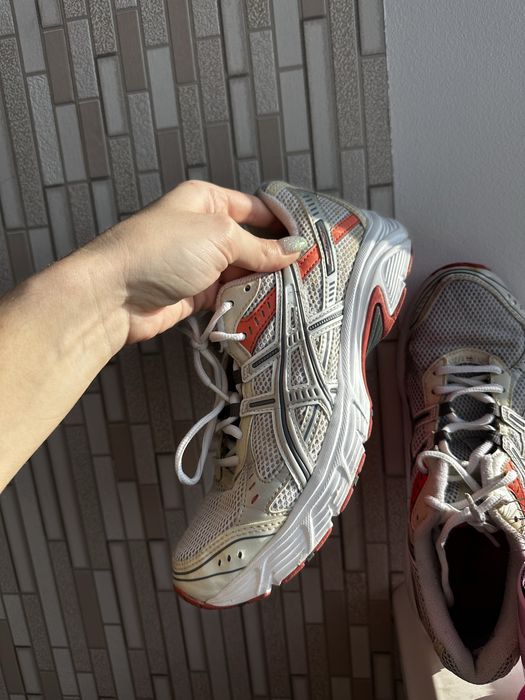 кросівки Asics; 39,5 розмір