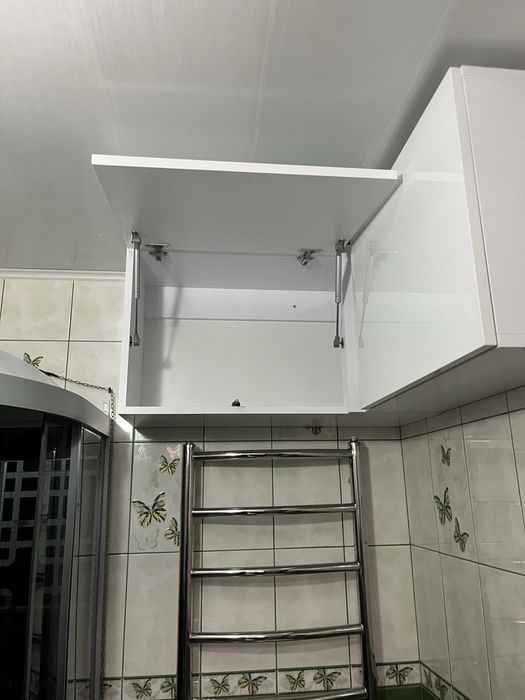 Навісні тумби у кімнату.