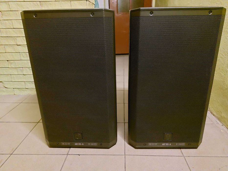 Kolumny RCF Art 915 A - zobacz !