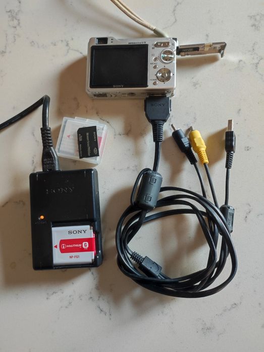 Câmara Sony Cibershot DSC W80 com bateria extra  e cartão 1 GB