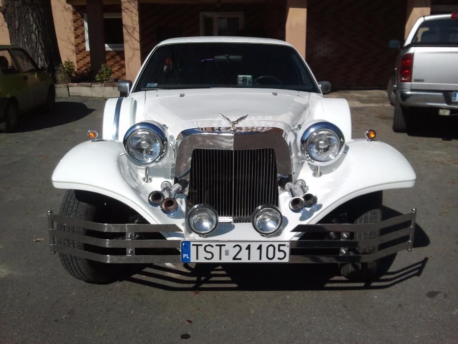Limuzyna Excalibur w stylu retro samochód na ślub auto na wesele