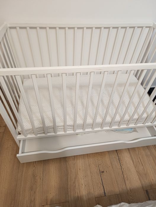 Łóżeczko niemowlęce plus materac i ochraniacz
